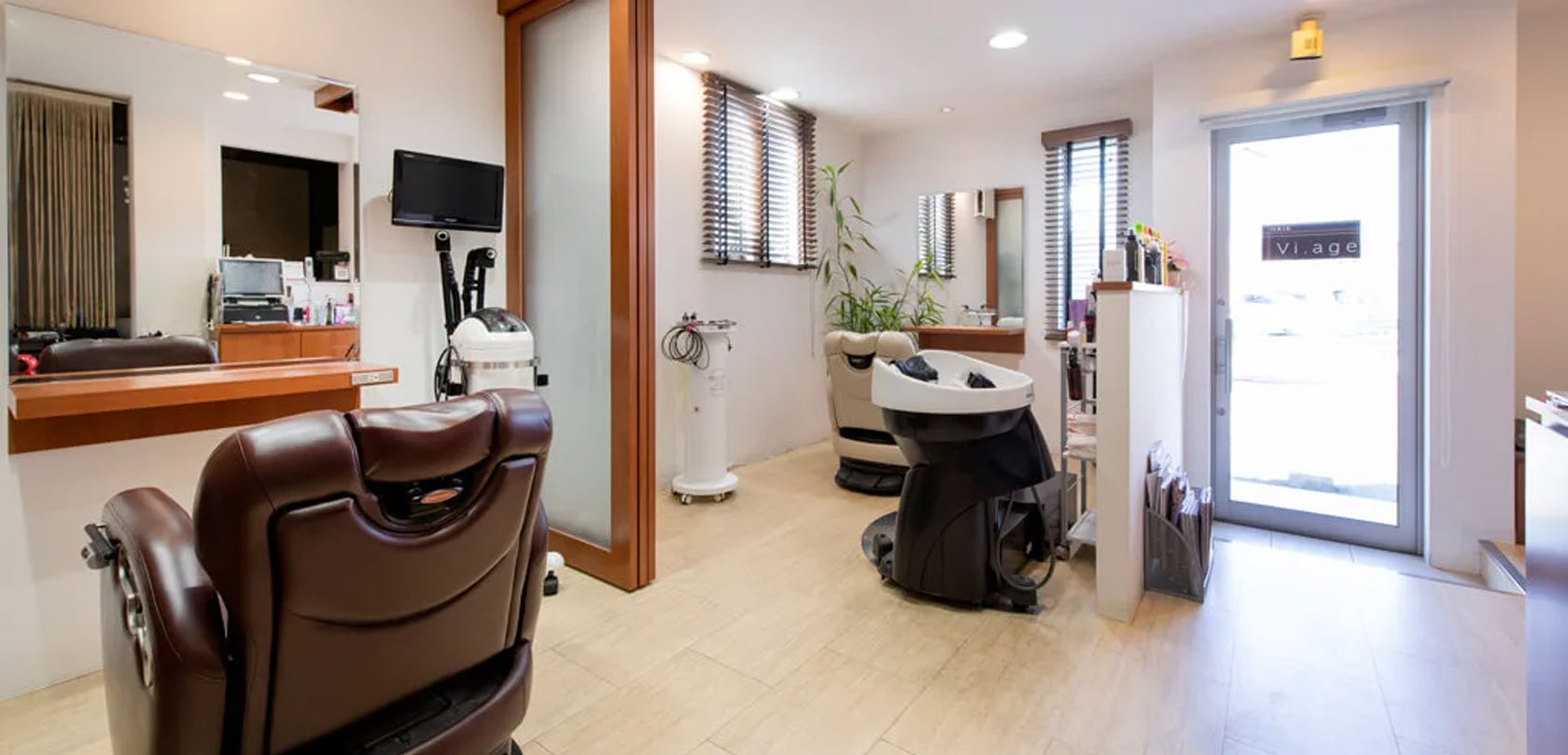 美容室Vi.ageは髪をキレイにして生まれ変わりたい人の為の特別な美容室です
